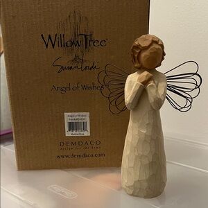 Willow Tree Angel Figurine - Cream & Tan